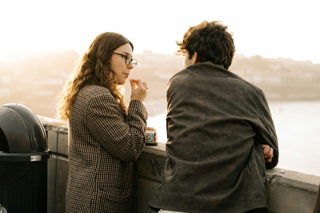 Пара гуляет вместе — как найти баланс между семьёй и собой